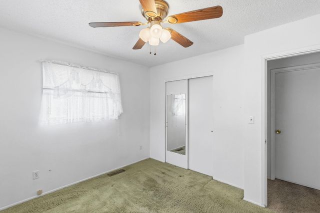 207 Holiday Lane, Central Point, OR 97502