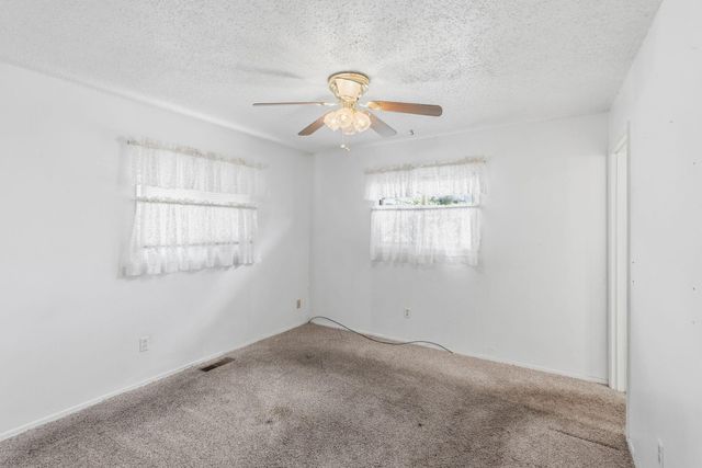 207 Holiday Lane, Central Point, OR 97502