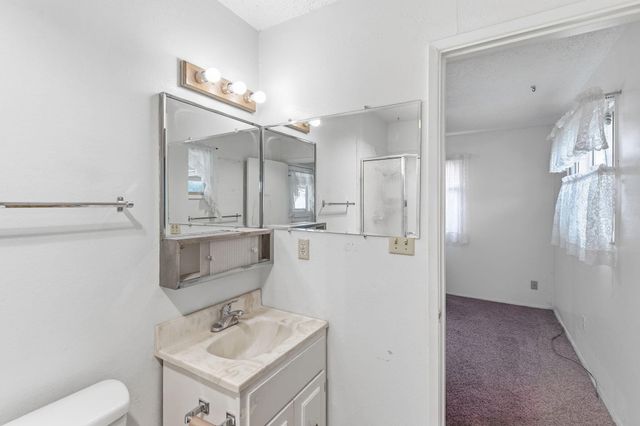 207 Holiday Lane, Central Point, OR 97502