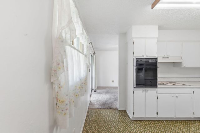 207 Holiday Lane, Central Point, OR 97502