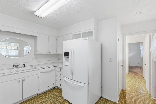 207 Holiday Lane, Central Point, OR 97502