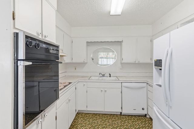 207 Holiday Lane, Central Point, OR 97502