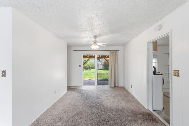 207 Holiday Lane, Central Point, OR 97502