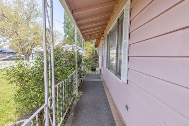 207 Holiday Lane, Central Point, OR 97502