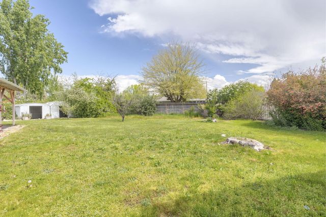 207 Holiday Lane, Central Point, OR 97502