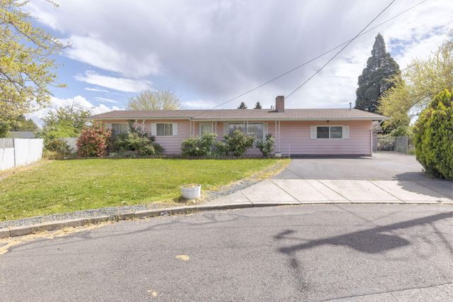 207 Holiday Lane, Central Point, OR 97502