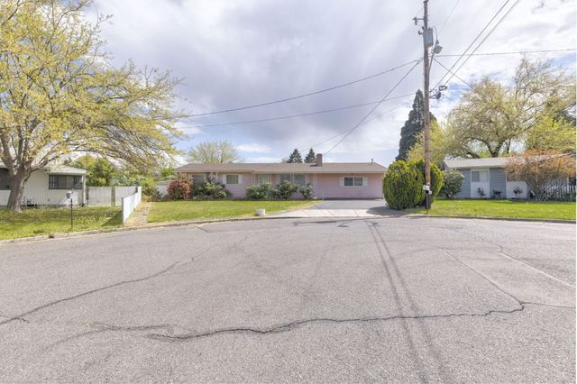 207 Holiday Lane, Central Point, OR 97502