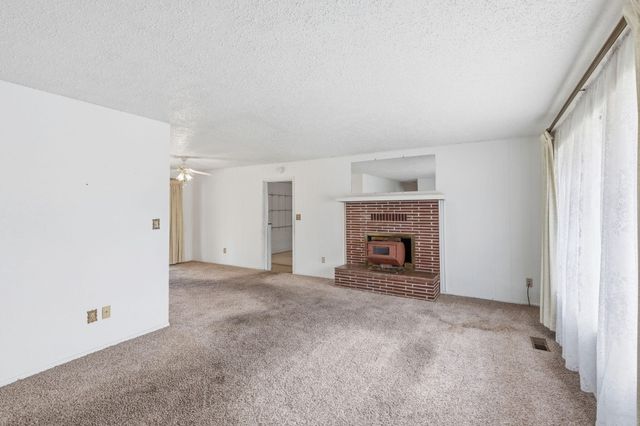 207 Holiday Lane, Central Point, OR 97502