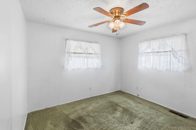 207 Holiday Lane, Central Point, OR 97502