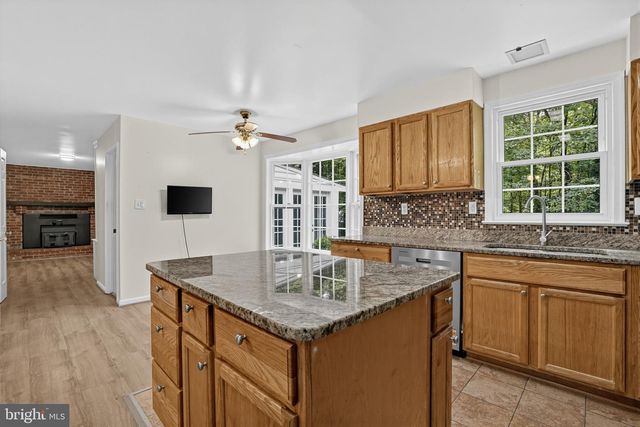 6401 WOLF RUN HUNT, Fairfax Station, VA 22039