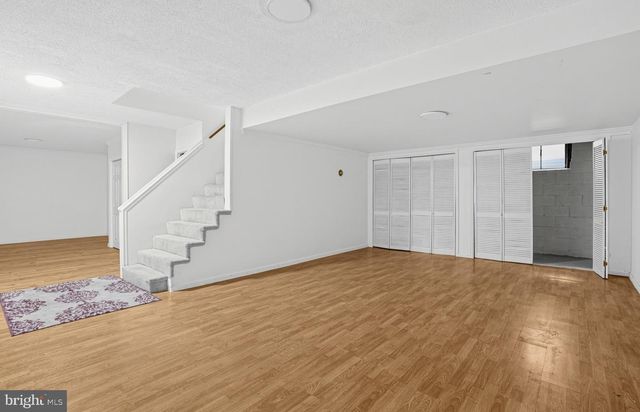 6401 WOLF RUN HUNT, Fairfax Station, VA 22039