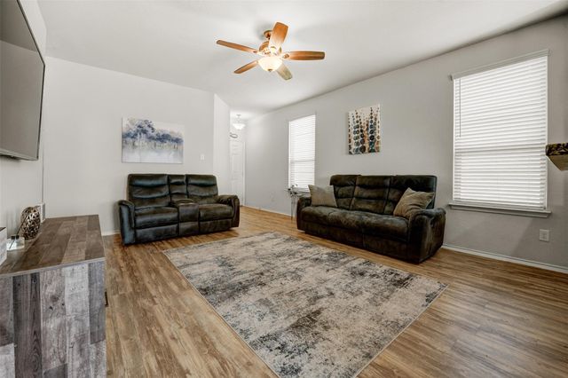 213 Ibis Falls LOOP, Jarrell, TX 76537
