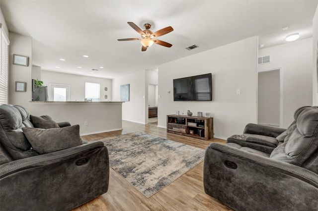 213 Ibis Falls LOOP, Jarrell, TX 76537