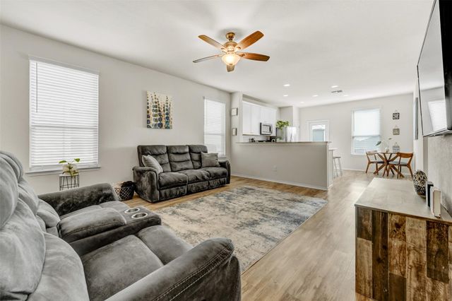 213 Ibis Falls LOOP, Jarrell, TX 76537