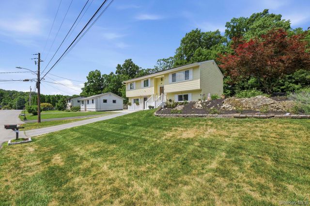 30 Raker Road, Poughkeepsie, NY 12603