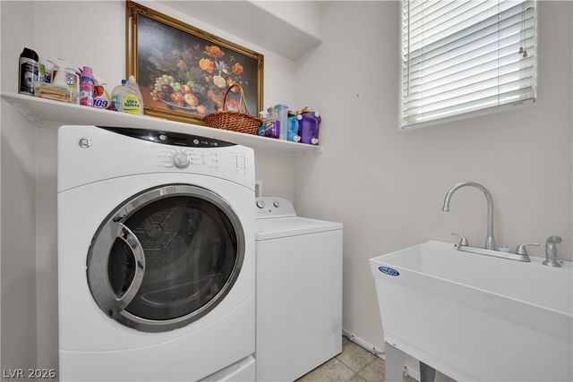 6742 Frances Celia Avenue, Las Vegas, NV 89122