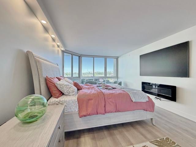 1820 Avenida Del Mundo 208, Coronado, CA 92118