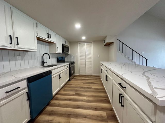 14777 Wunderlich Drive 706, Houston, TX 77069