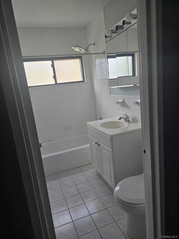 5 Adelaide Street B2D1, Floral Park, NY 11001