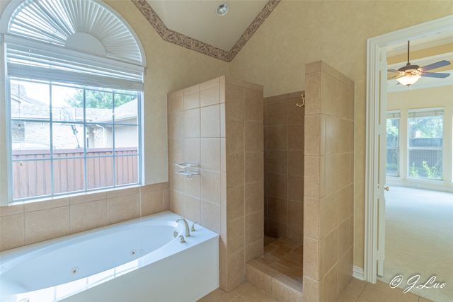1053 Sir Lancelot Circle, Lewisville, TX 75056