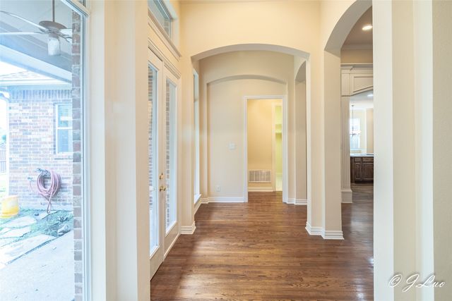 1053 Sir Lancelot Circle, Lewisville, TX 75056