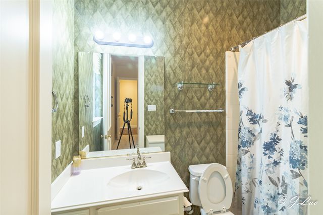 1053 Sir Lancelot Circle, Lewisville, TX 75056
