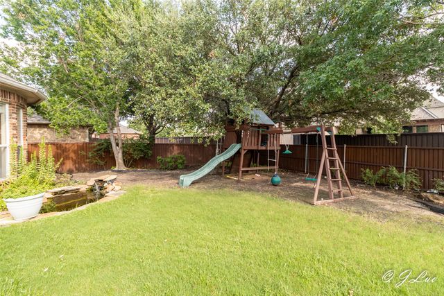 1053 Sir Lancelot Circle, Lewisville, TX 75056