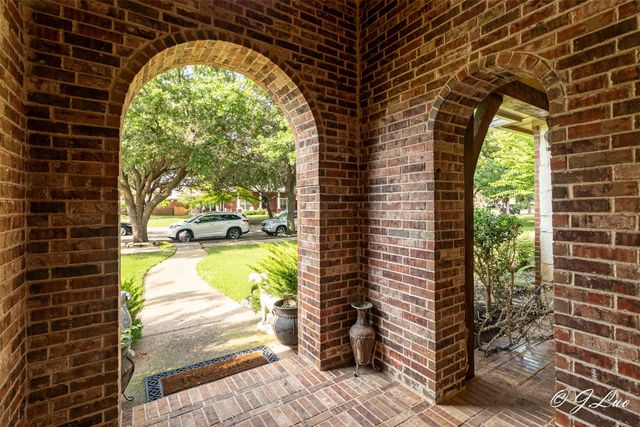 1053 Sir Lancelot Circle, Lewisville, TX 75056