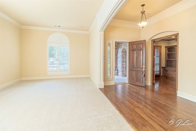 1053 Sir Lancelot Circle, Lewisville, TX 75056