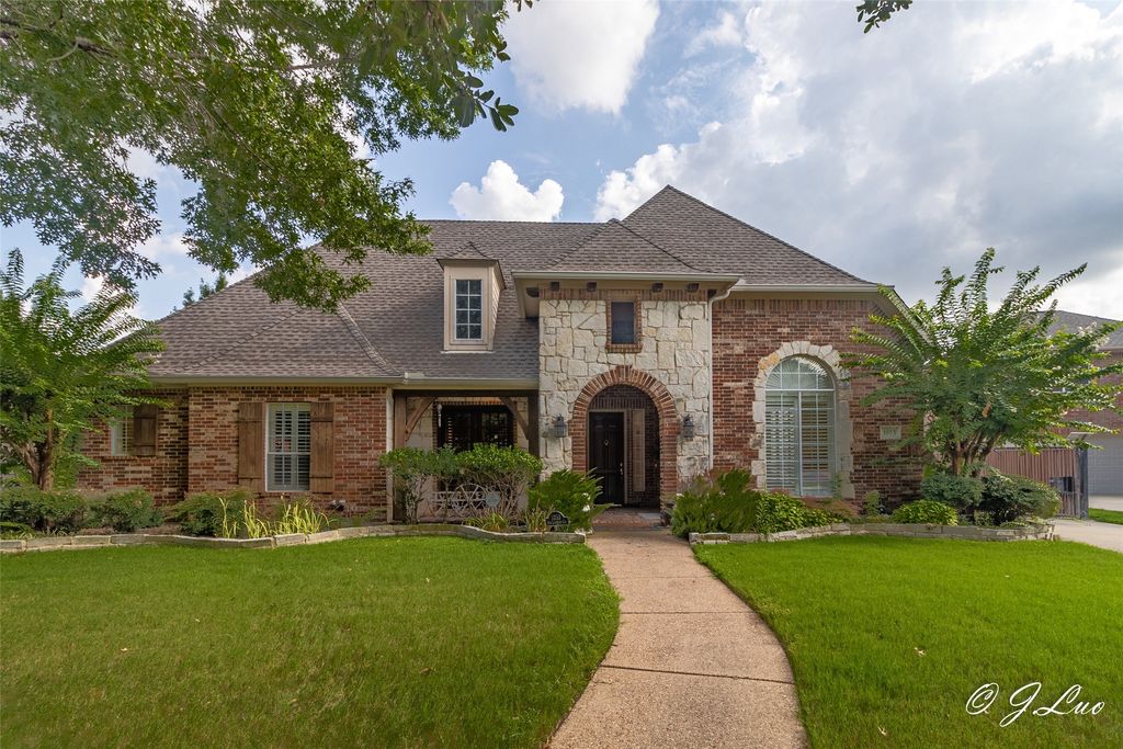 1053 Sir Lancelot Circle, Lewisville, TX 75056