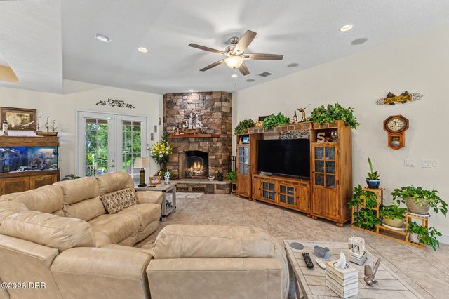 1104 N Boston Avenue, Deland, FL 32724