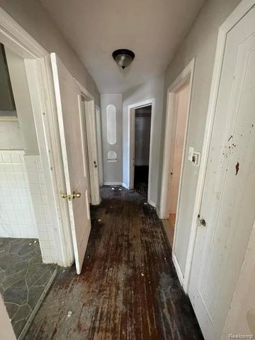 9205 Mckinney Street, Detroit, MI 48224