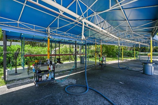 10705 Biscayne Boulevard, Miami, FL 33161