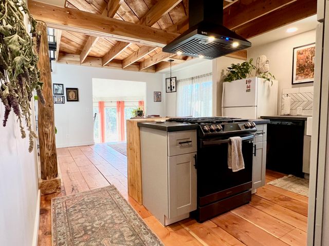 106 Mountain Valley Drive, Edgewood, NM 87015