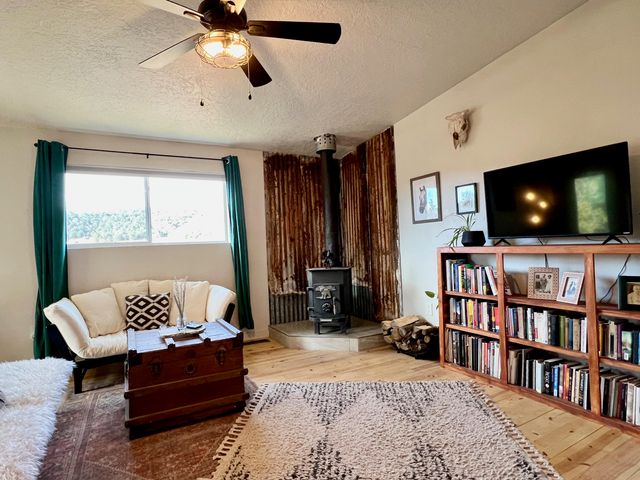 106 Mountain Valley Drive, Edgewood, NM 87015