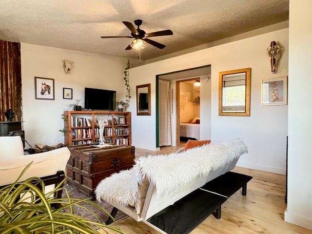 106 Mountain Valley Drive, Edgewood, NM 87015