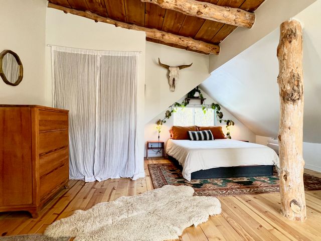 106 Mountain Valley Drive, Edgewood, NM 87015