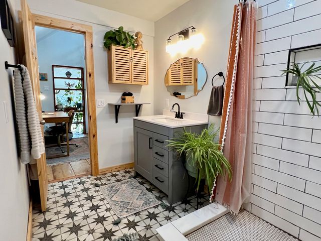 106 Mountain Valley Drive, Edgewood, NM 87015