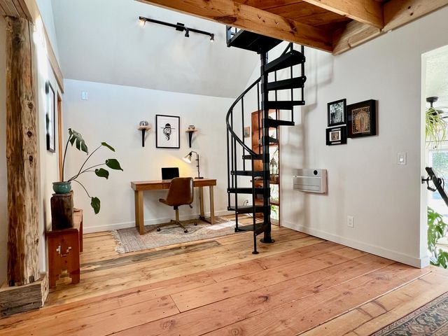 106 Mountain Valley Drive, Edgewood, NM 87015