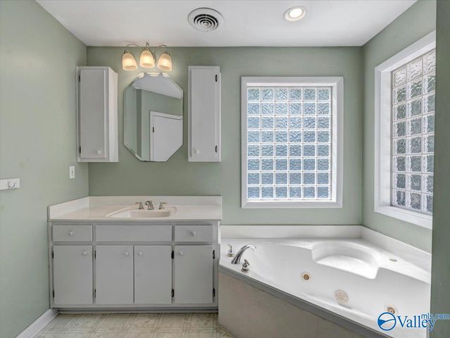 11414 Hillwood Drive SE, Huntsville, AL 35803