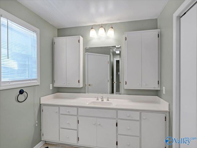11414 Hillwood Drive SE, Huntsville, AL 35803