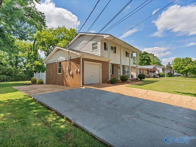 11414 Hillwood Drive SE, Huntsville, AL 35803