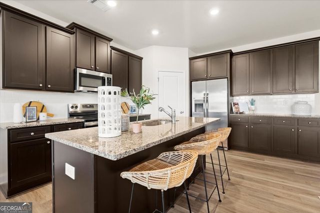 825 Leraes Way, Loganville, GA 30052