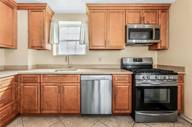2515 Woodhull Avenue, Bronx, NY 10469