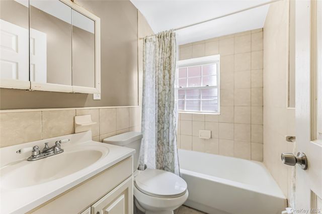 2515 Woodhull Avenue, Bronx, NY 10469