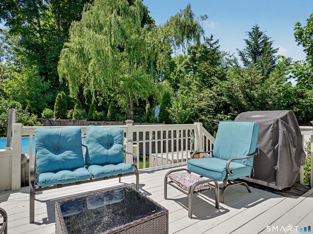 9 Junebar Lane, Norwalk, CT 06851