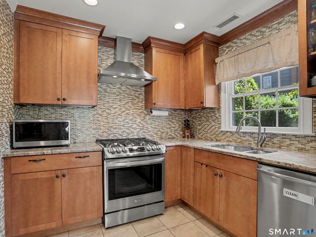 9 Junebar Lane, Norwalk, CT 06851