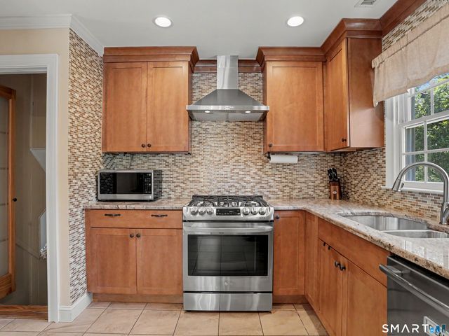 9 Junebar Lane, Norwalk, CT 06851