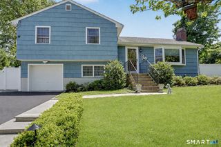 9 Junebar Lane, Norwalk, CT 06851
