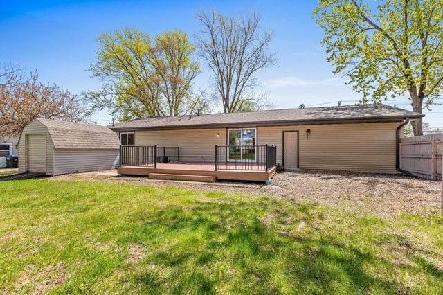715 County Road C W, Roseville, MN 55113